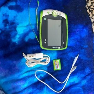 LeapPad2 leapfrog bundle, charger, connect, explorer art adventure disk.